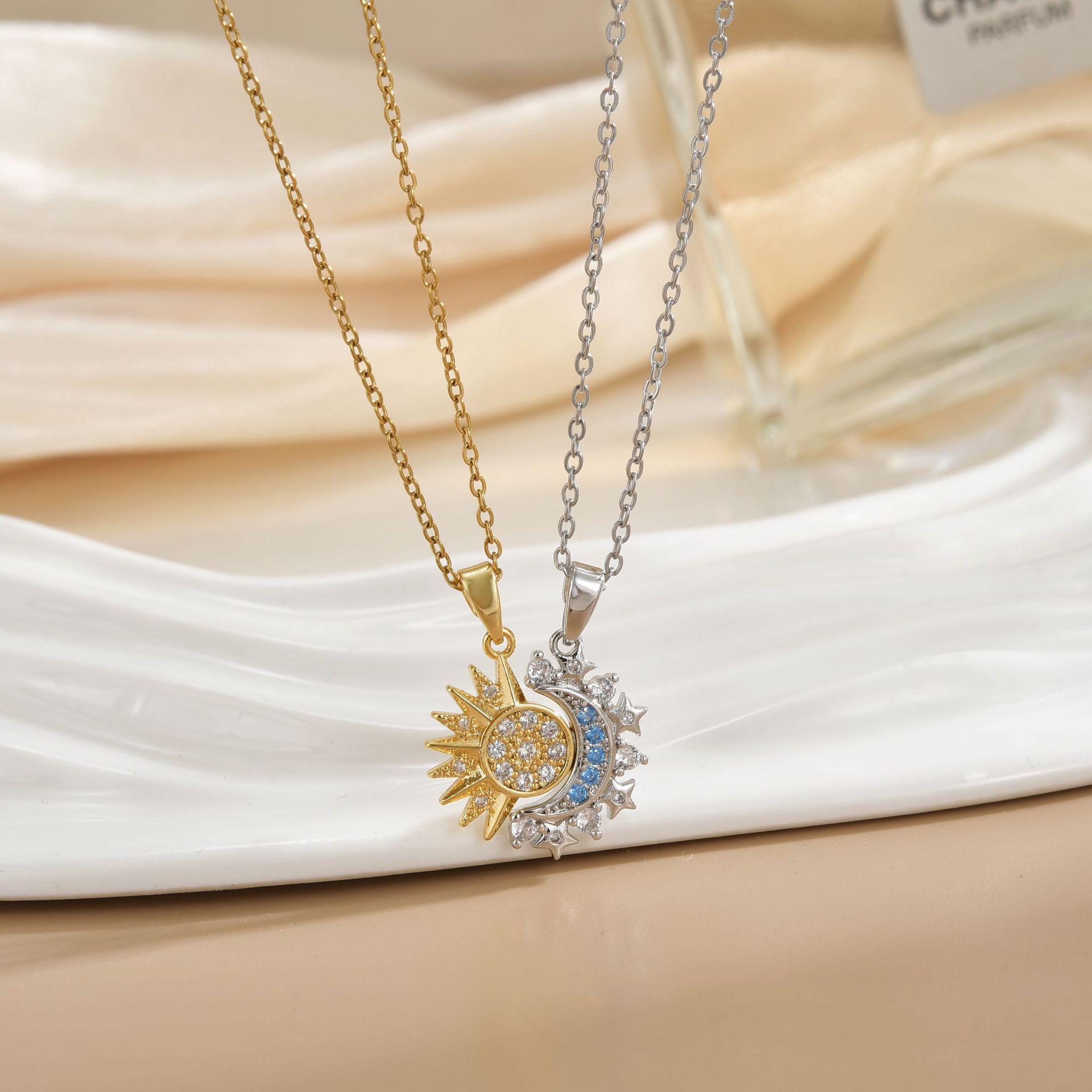 Magnetic Couple Matching Necklaces - Magnetische kettingen voor koppels Zon en