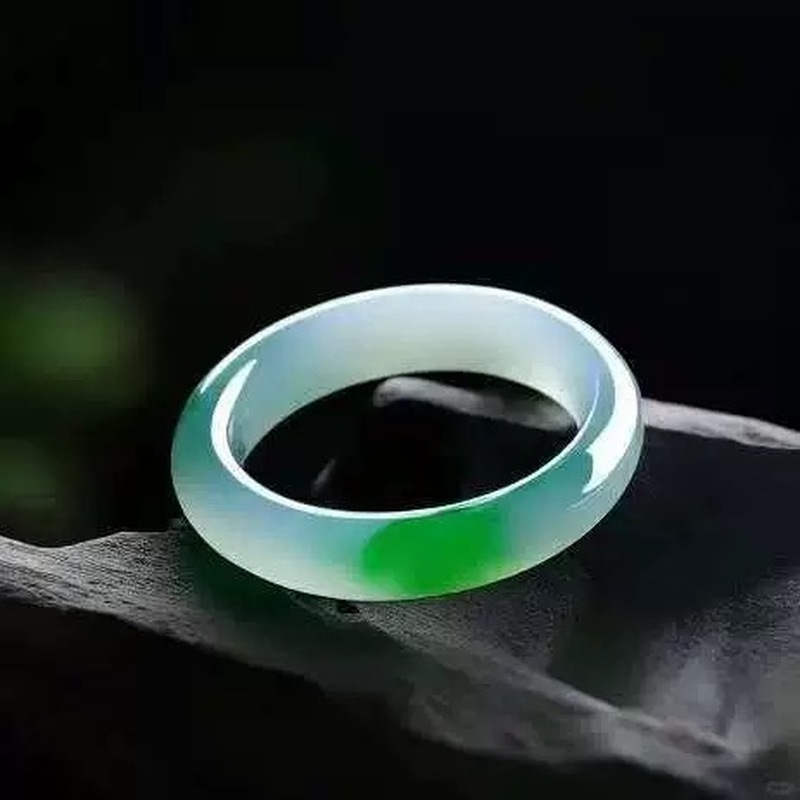 Bracelets - Myanmarese jadeiet armband, ijsachtig-wasachtig type, regelmatige