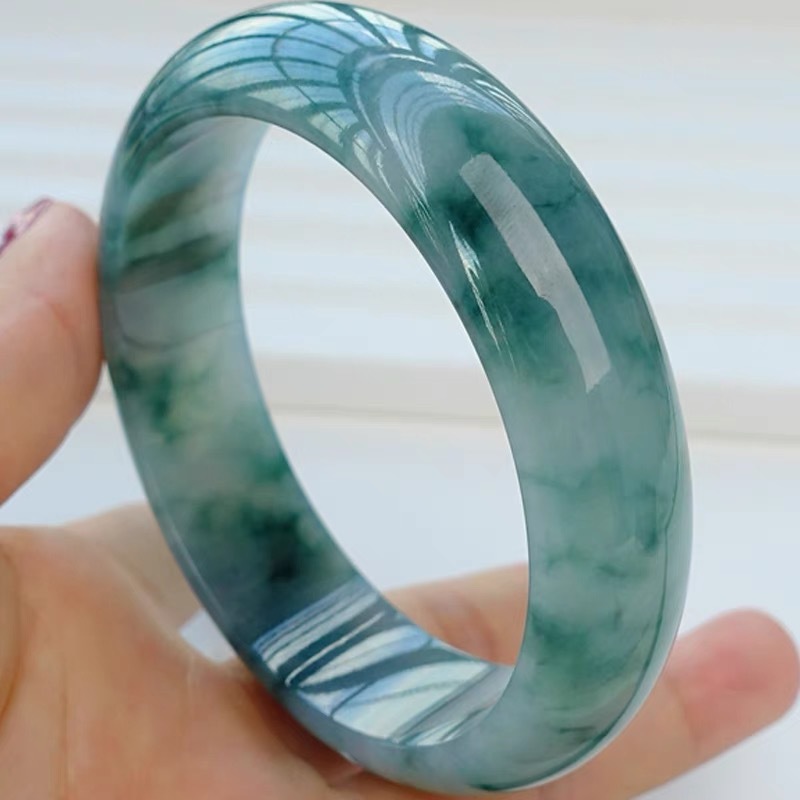 IJsjadeiet armband uit Myanmar - Bracelets recensie en prijs