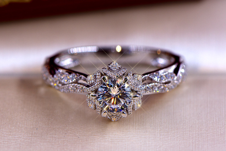 Holle Bloemenster S925 Sterlin - Moissanite Engagement Ring 1 Carat recensie en prijs