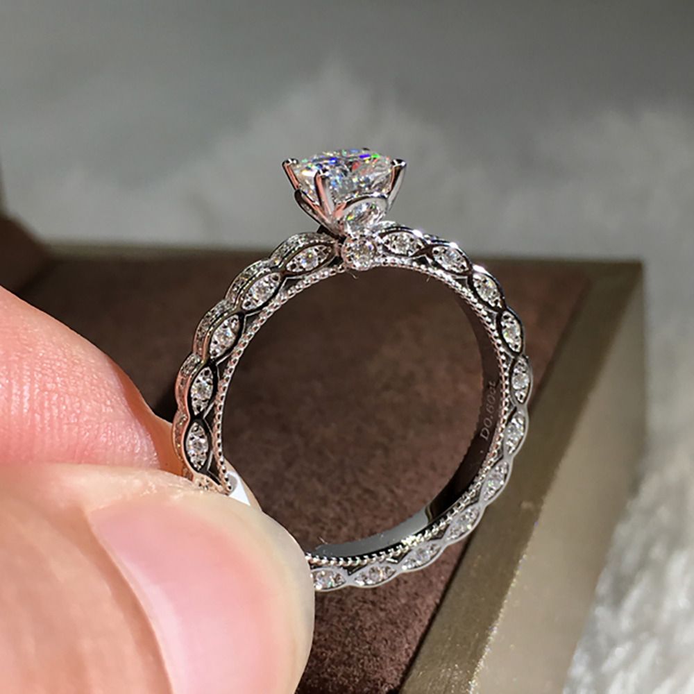 Aangepaste massief 18K Au750 w - Moissanite Engagement Ring 1 Carat recensie en prijs