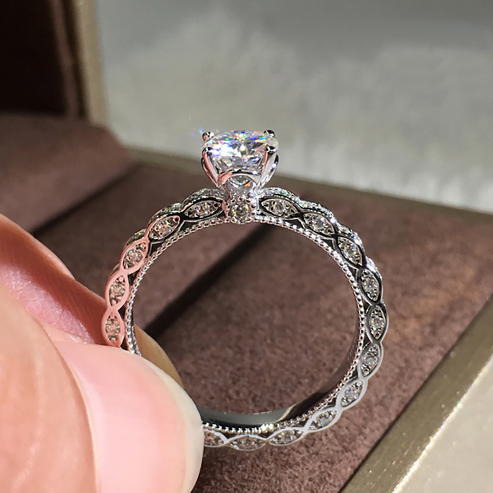 Aangepaste massief 18K Au750 w - Moissanite Engagement Ring 1 Carat recensie en prijs