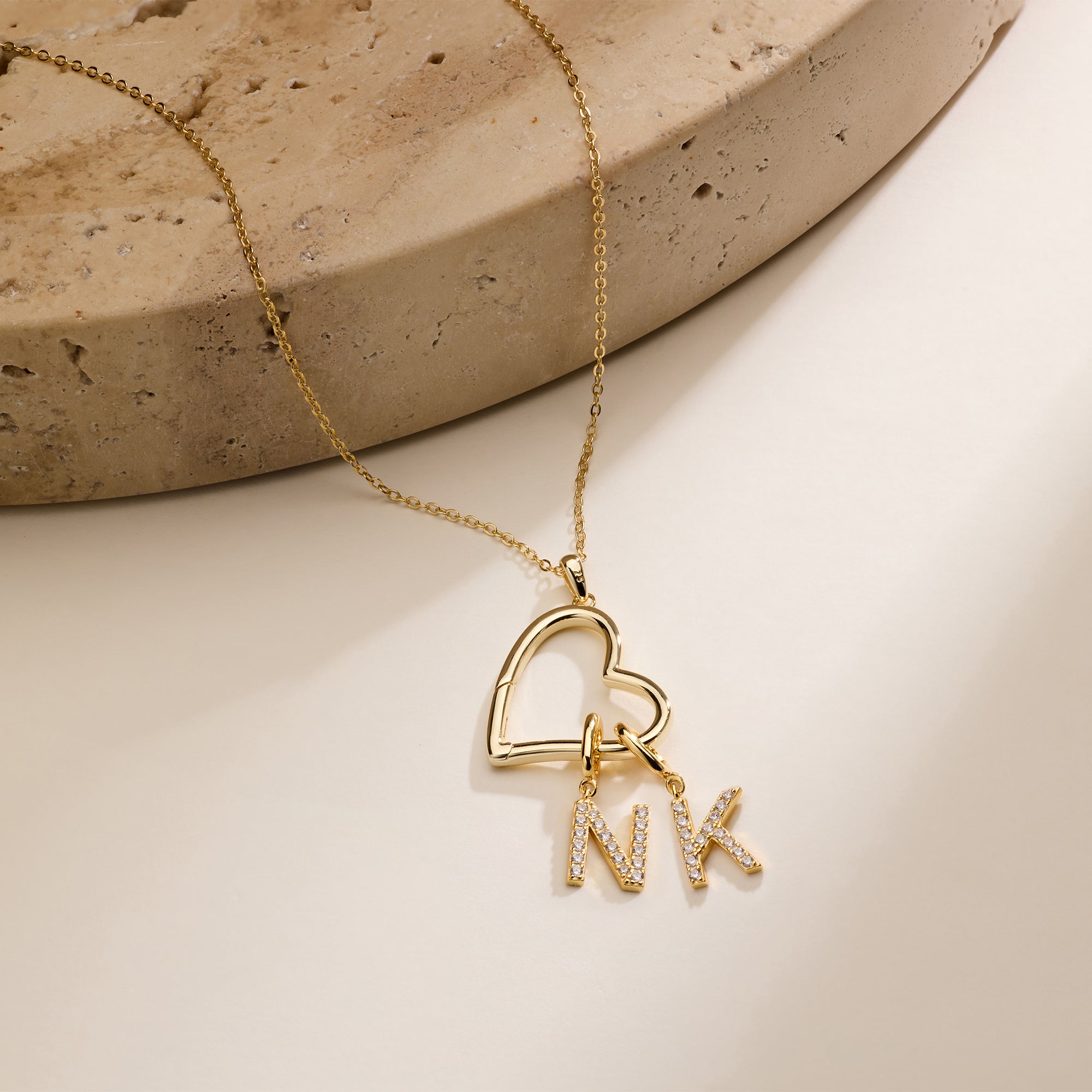 Op maat gemaakte open hart ket - Initial Letter Necklace 18K Gold recensie en prijs