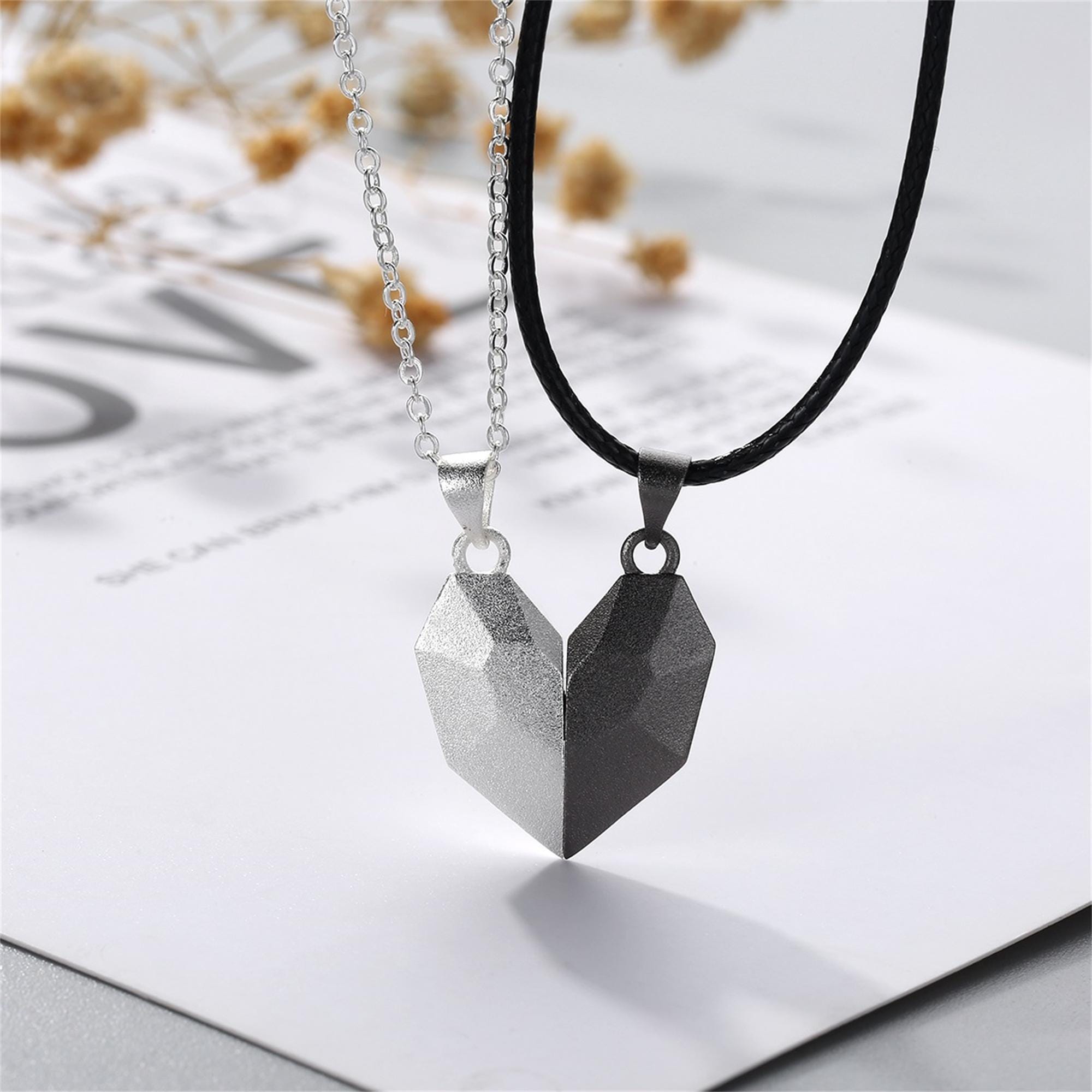 Gepersonaliseerde magnetische  - Magnetic Couple Matching Necklaces recensie en prijs