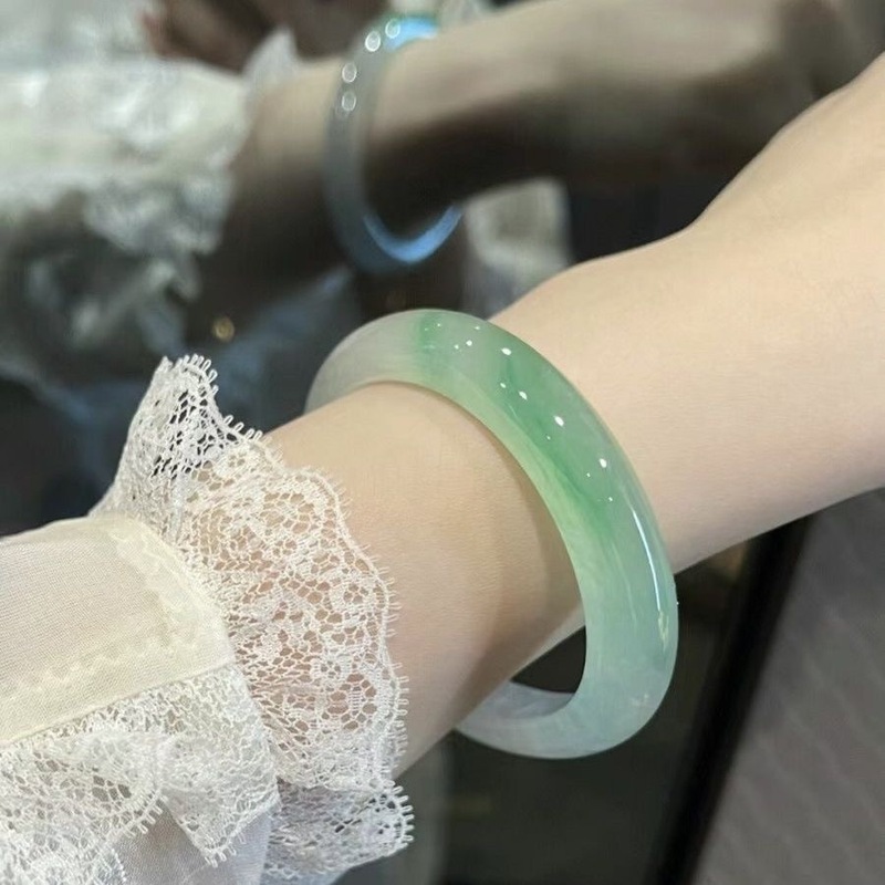 Myanmarees ijsjade met bloemmo - Bracelets recensie en prijs