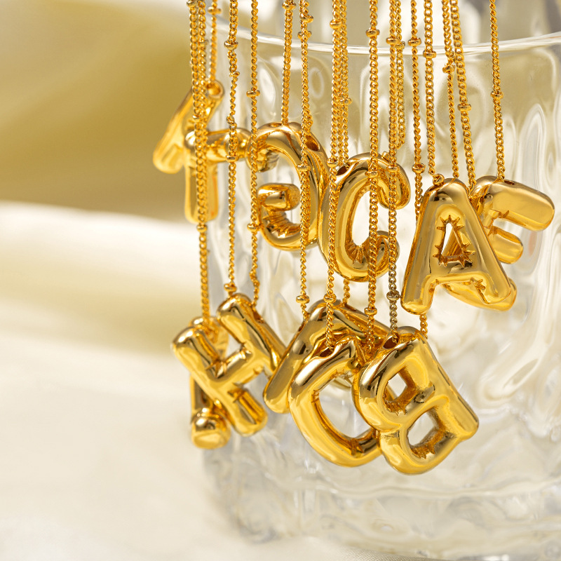 Carlidana Bubble 26 Letters Na - Initial Letter Necklace 18K Gold recensie en prijs