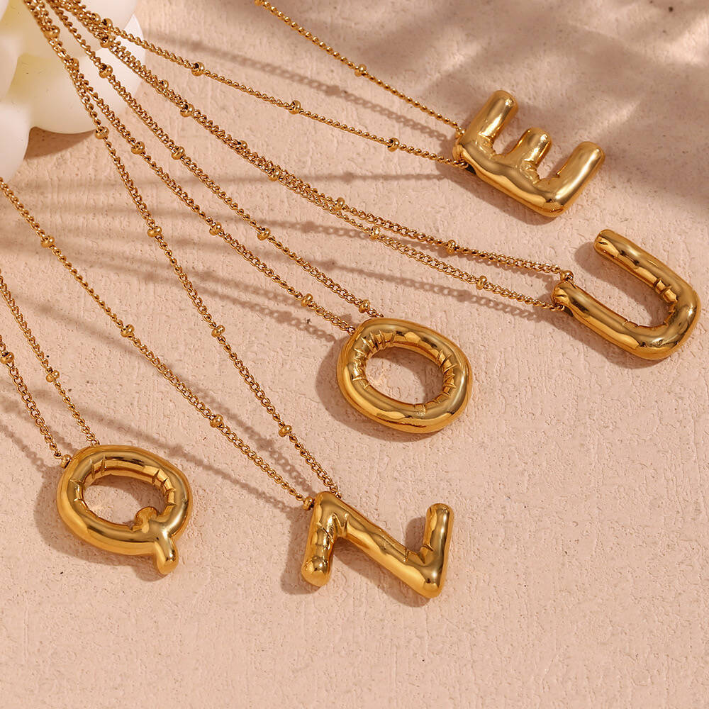 Carlidana Bubble 26 Letters Na - Initial Letter Necklace 18K Gold recensie en prijs